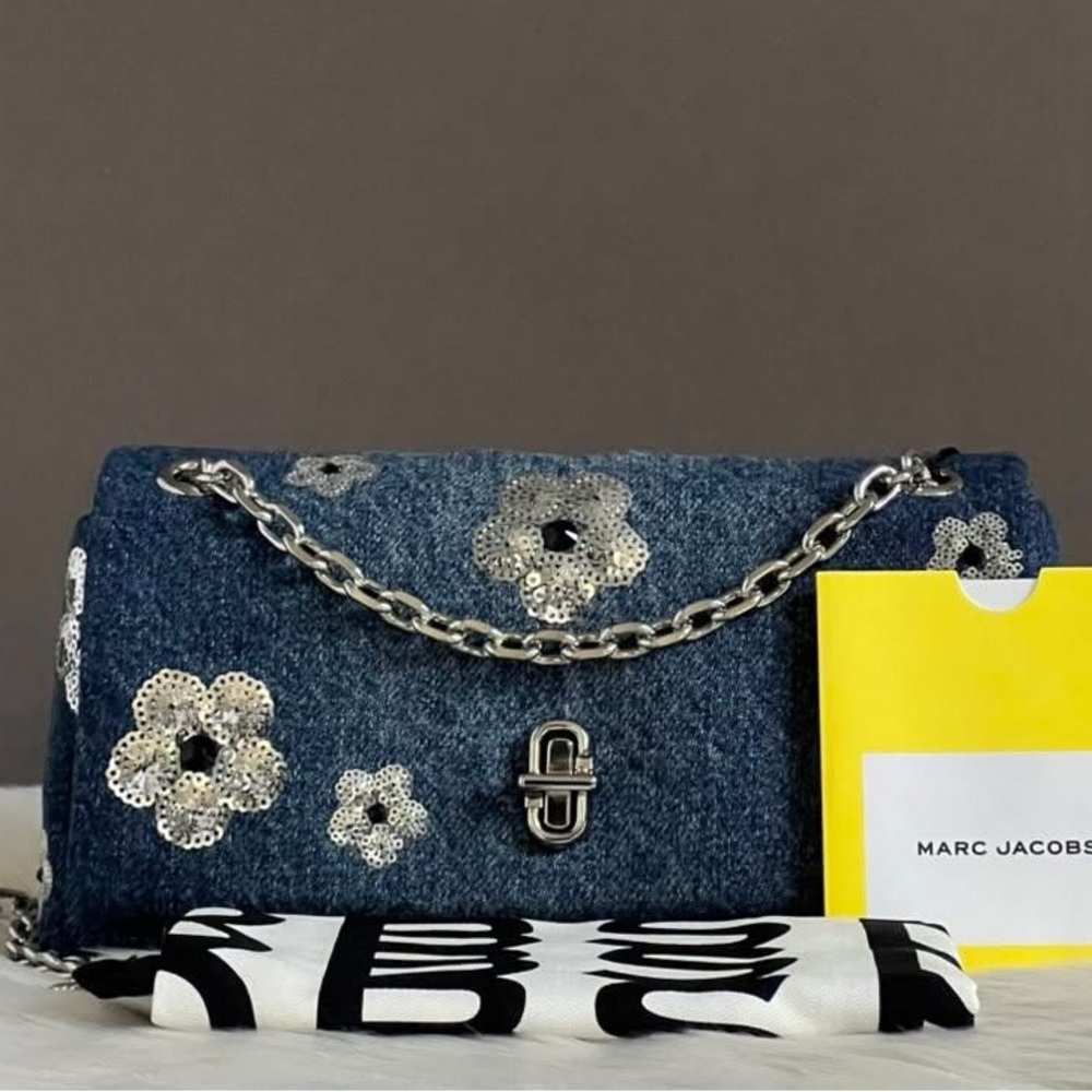 💰SOLD - 2S5SMN002S02- Marc Jacobs The Sequin Daisy Denim Dual Chain Mini Bag - Picture 14 of 16